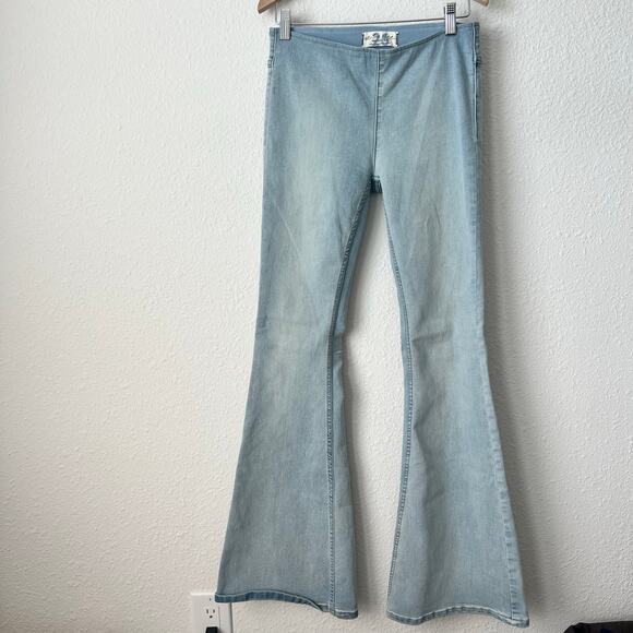 Free People 'We the Free' Flare Light Wash Denim - Size 26 - Picture 1 of 8